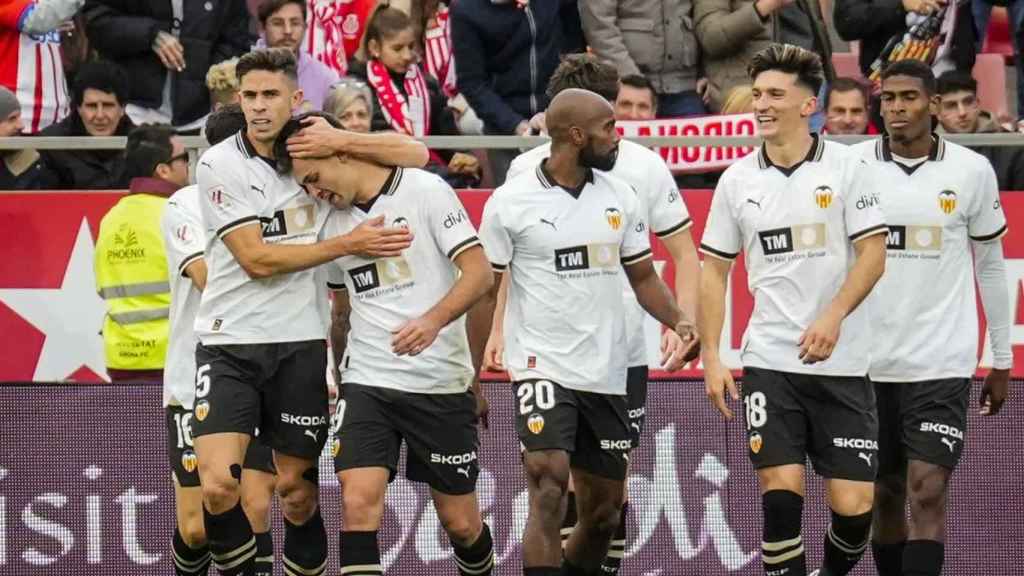 Los futbolistas del Valencia celebran un gol anotado contra el Girona