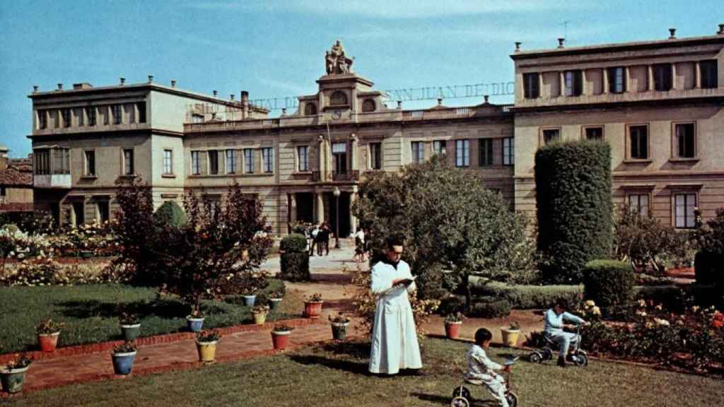 Primer edificio del Hospital Sant Joan de Déu en la calle Muntaner de Barcelona.