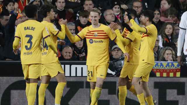 Los jugadores del Barça celebran el gol de Joao Félix en Valencia