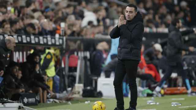 Xavi Hernández se lamenta en Mestalla por una ocasión fallada contra el Valencia