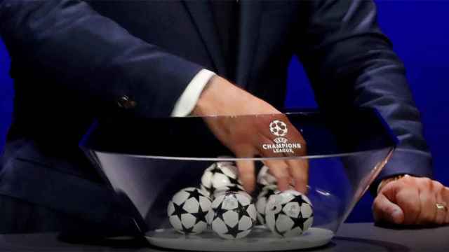 Las bolas del sorteo de octavos de la UEFA Champions League 2023-24