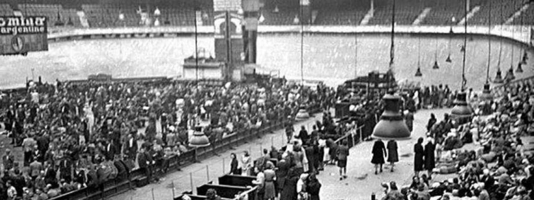Los prisioneros judíos hacinados en el Velódromo de Invierno de París, en julio de 1942