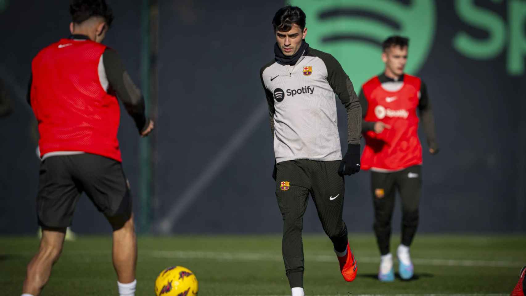 Pedri, en el entrenamiento del Barça antes de lesionarse