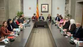 Vista general de la reunión del Govern con los presidentes de los grupos parlamentarios para tratar el desastre educativo de Cataluña