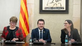 La 'consellera' de Educación, Anna Simó, el presidente de la Generalitat, Pere Aragonès, y la secretaria general de Educación, Patricia Gomá