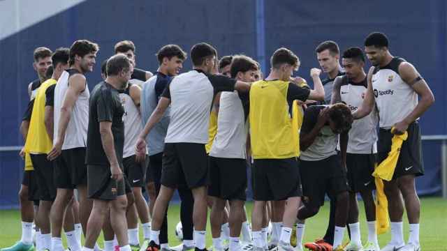 Los jugadores del FC Barcelona, durante un entrenamiento en la Ciutat Esportiva