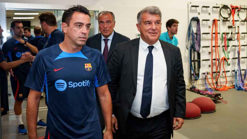 Xavi Hernández y Joan Laporta, en una imagen de archivo