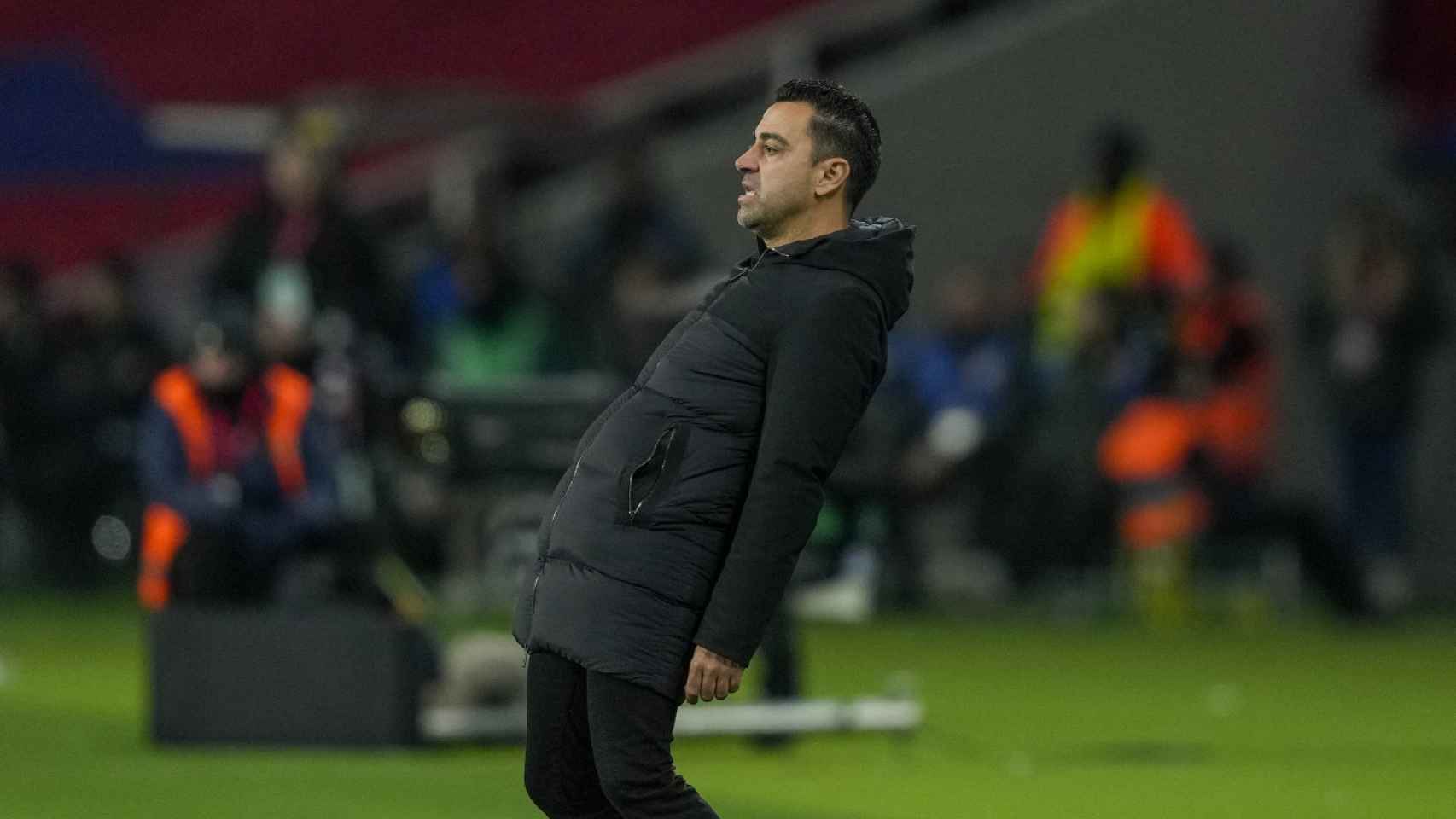 Xavi se lamenta de una jugada fallada en el Barça-Almería