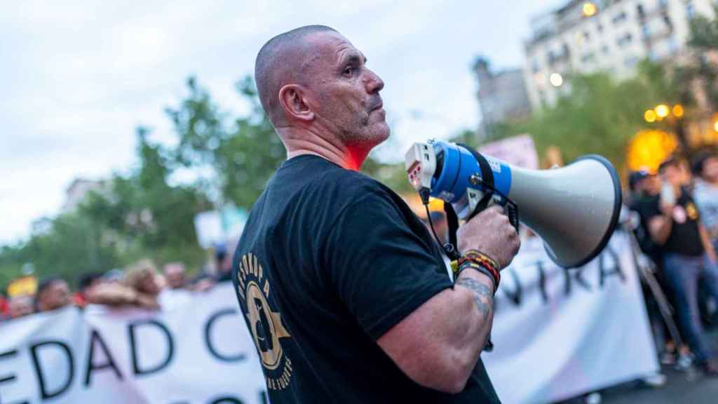 Dani Esteve, cofundador de Desokupa, en una protesta contra los okupas en Barcelona