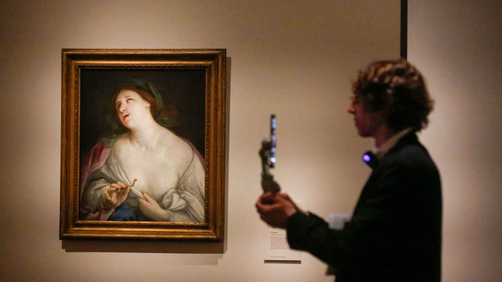 El lienzo ‘Suicidio de Cleopatra’, en la exposición dedicada a Guido Reni en el Museo del Prado.