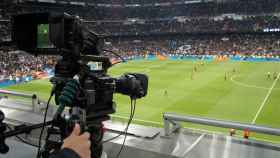 Cámara de televisión en el Bernabéu