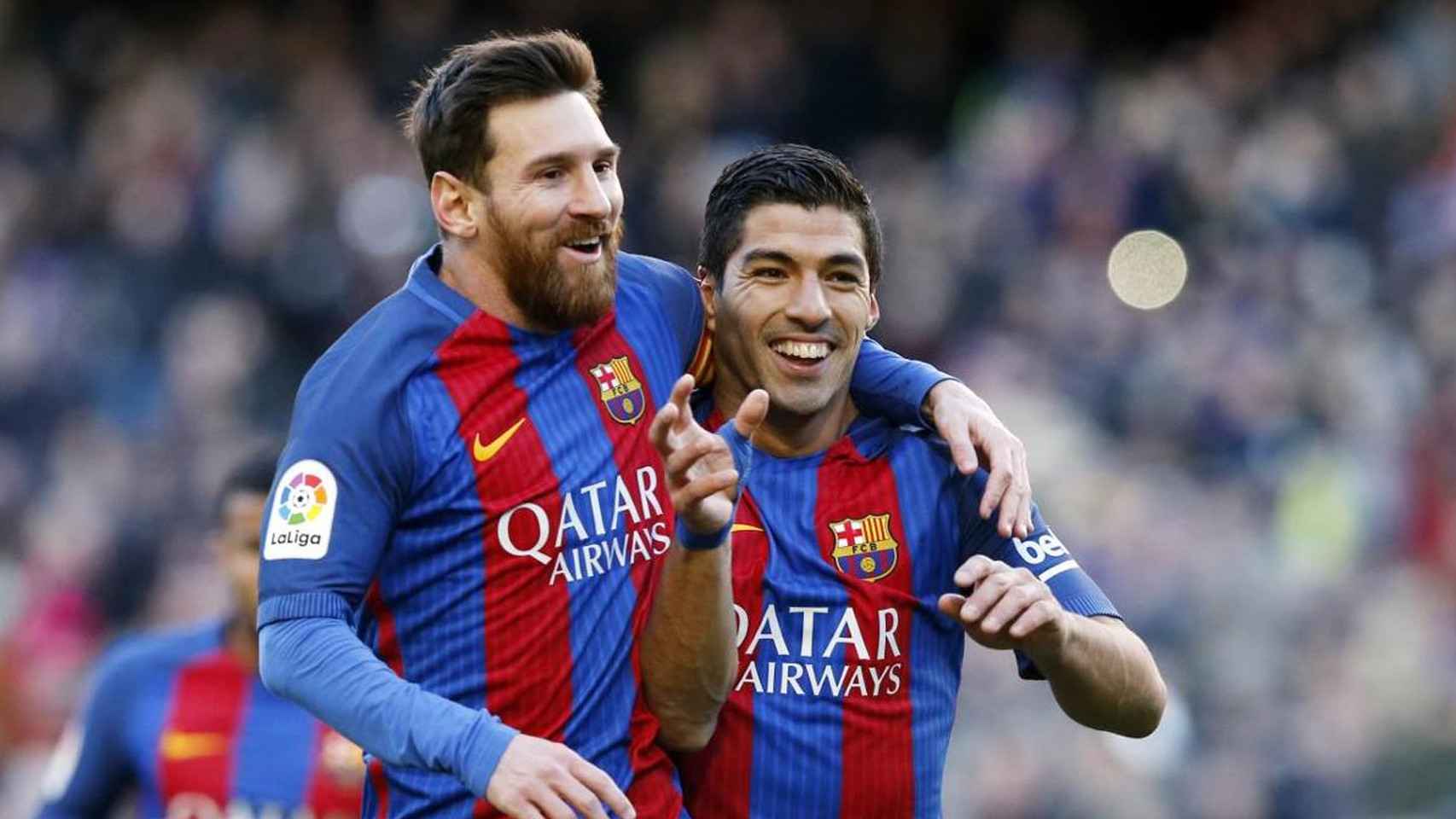 Leo Messi festeja con Luis Suárez un gol anotado con la camiseta del Barça