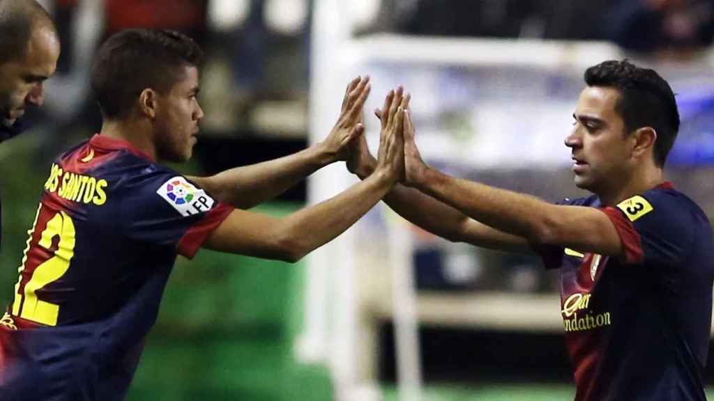 Jonathan Dos Santos entra por Xavi en un partido del primer equipo del Barça