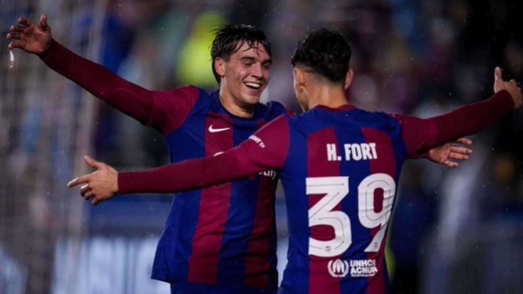 Marc Guiu celebra su gol con Fort