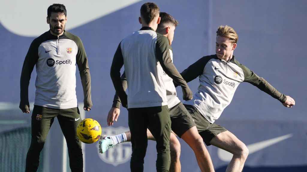 Los jugadores del FC Barcelona, durante un entrenamiento en la Ciutat Esportiva