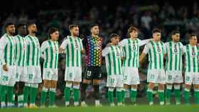 El Real Betis antes de disputar un partido en el Benito Villamarín