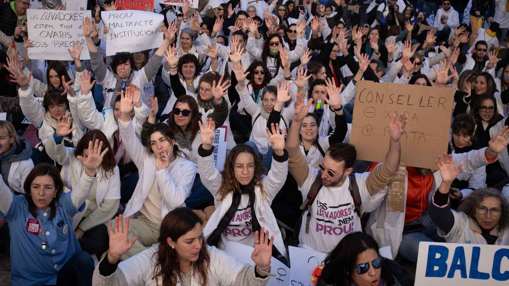 Enfermeras protestan durante una manifestación de Infermeres de Catalunya