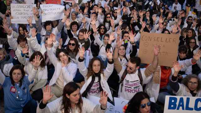 Enfermeras protestan durante una manifestación de Infermeres de Catalunya, a 19 de diciembre de 2023, en Barcelona