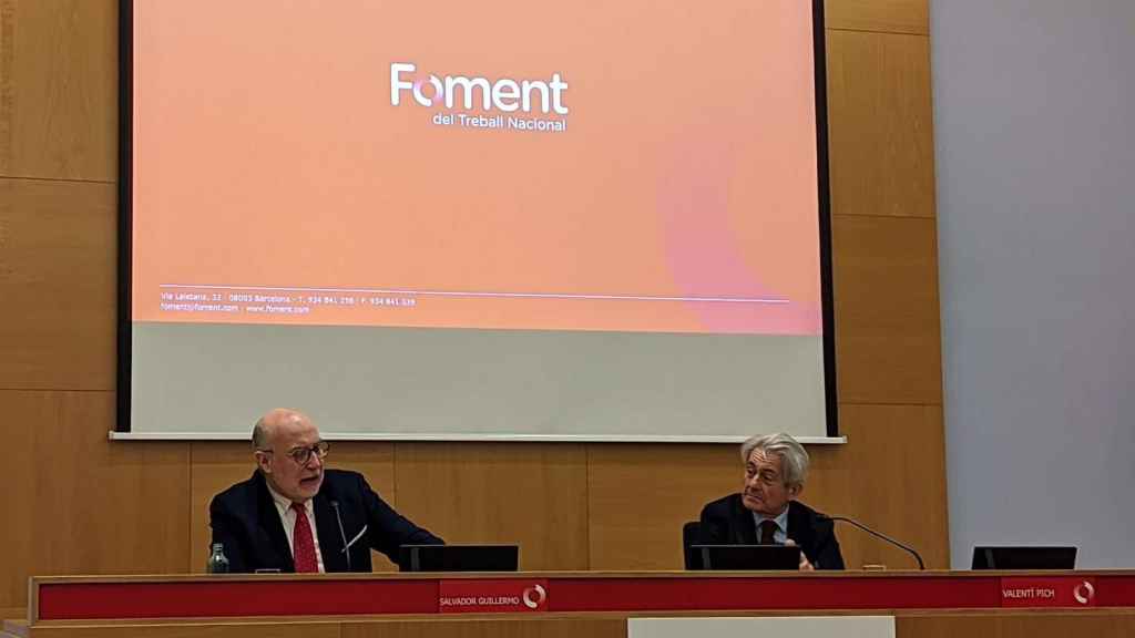 Salvador Guillermo (i.) y Valentí Pich (d.), en una rueda de prensa de Foment del Treball