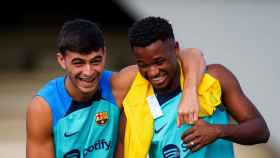 Pedri y Ansu se divierten en un entrenamiento del Barça