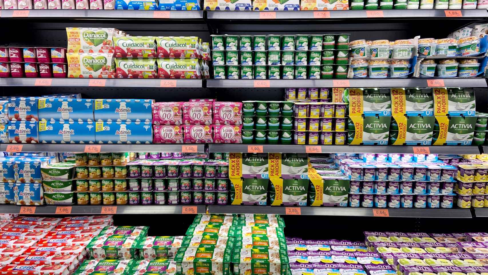 Yogures en un supermercado