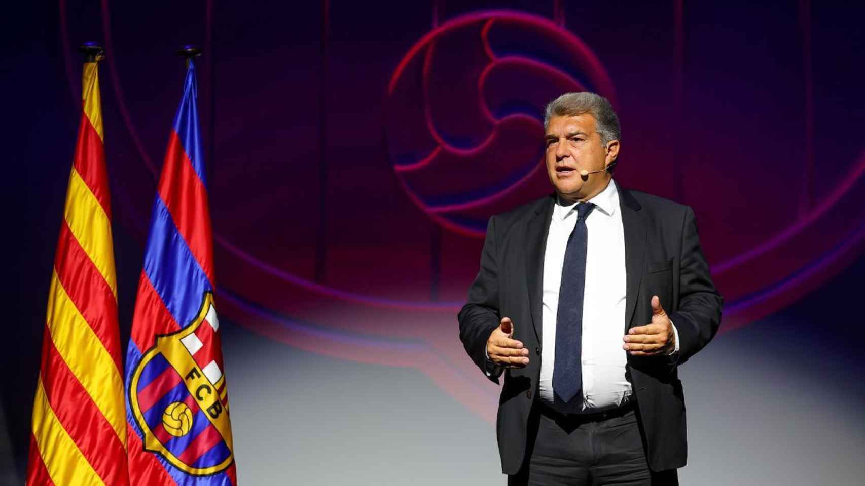 Joan Laporta, durante una conferencia con el FC Barcelona