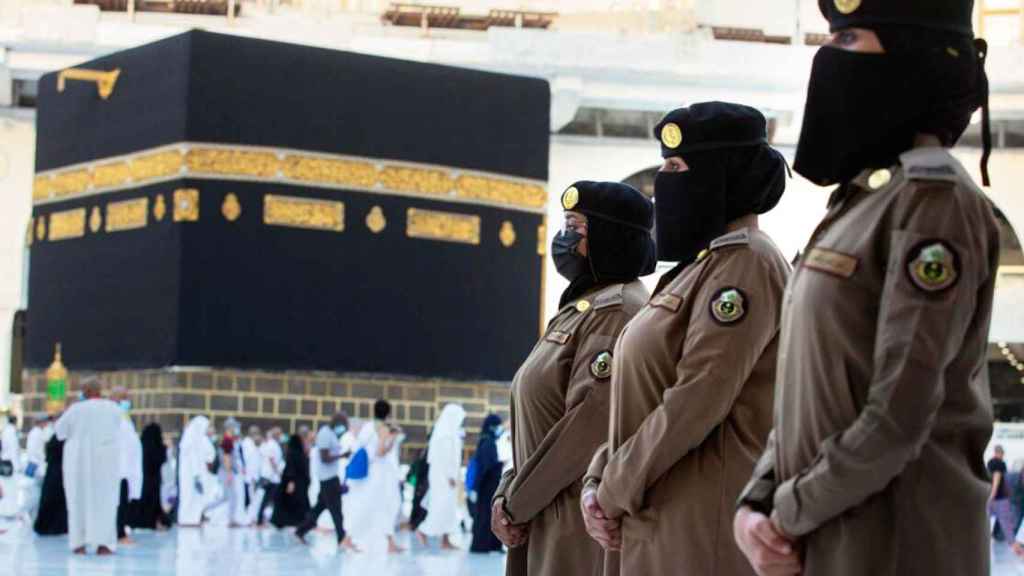 Vigilantes de seguridad, vigilando la Meca durante la fiesta del Hajj en Arabia Saudí