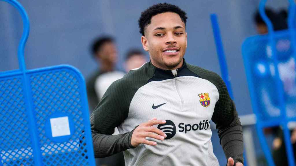 Vitor Roque, en un entrenamiento con el Barça