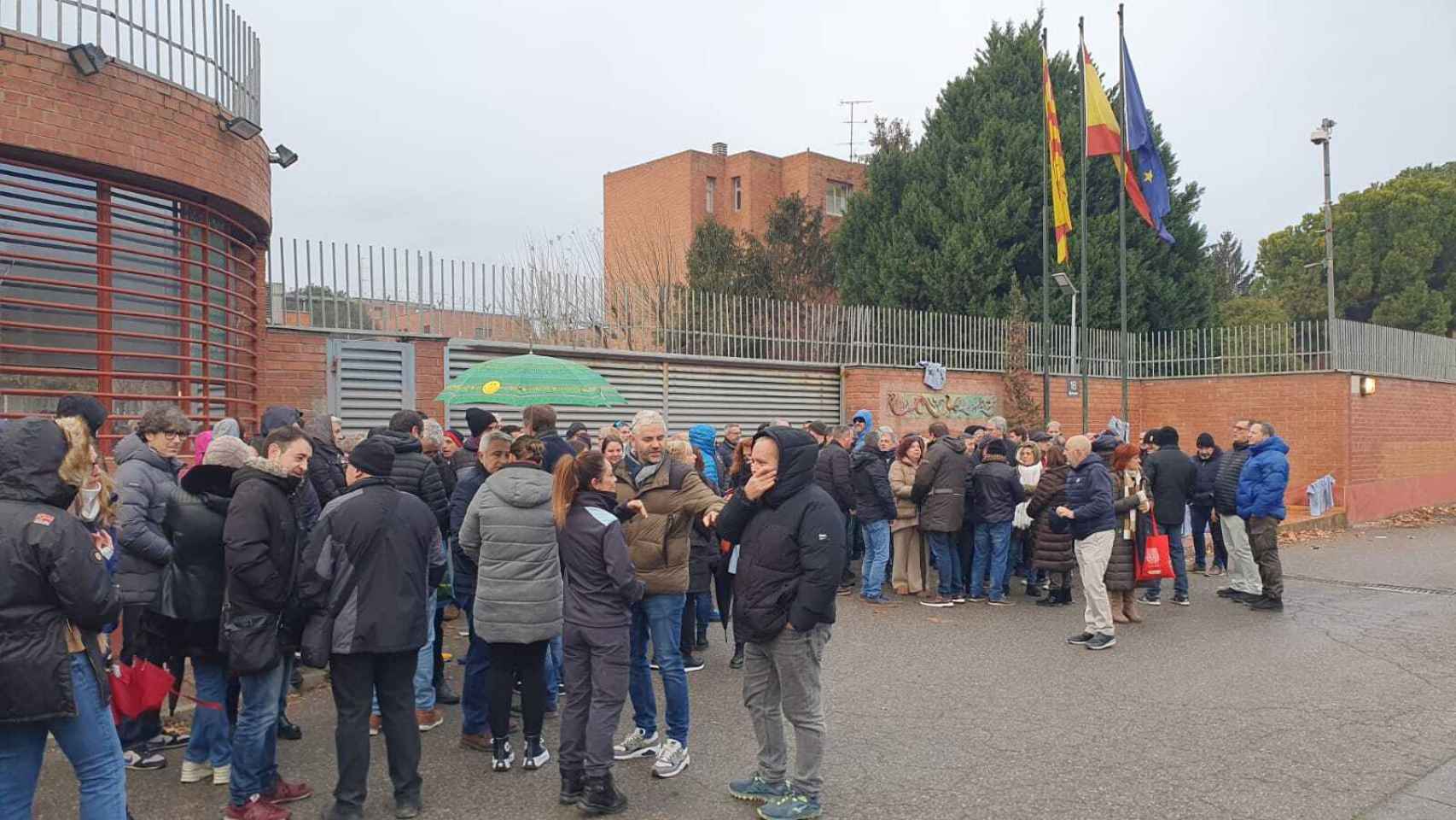 Imagen de la protesta de funcionarios ante la Cárcel de Ponent, en Lleida