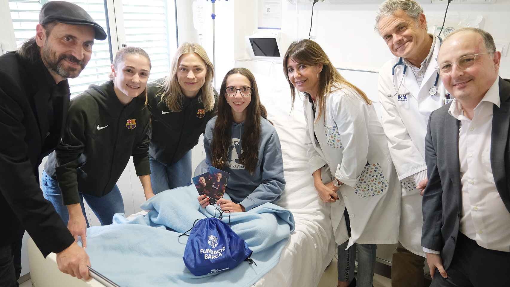 Frido Rolfo y Bruna VIlamala visitan el Hospital HM Nens