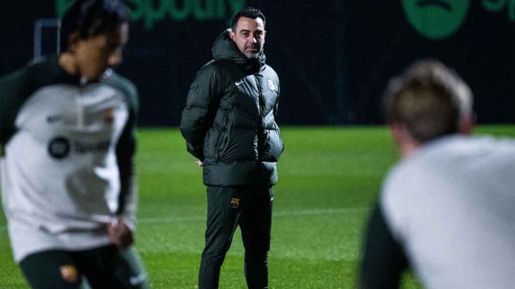 Xavi Hernández dirige el primer entrenamiento de 2024 con el mercado de fichajes al acecho