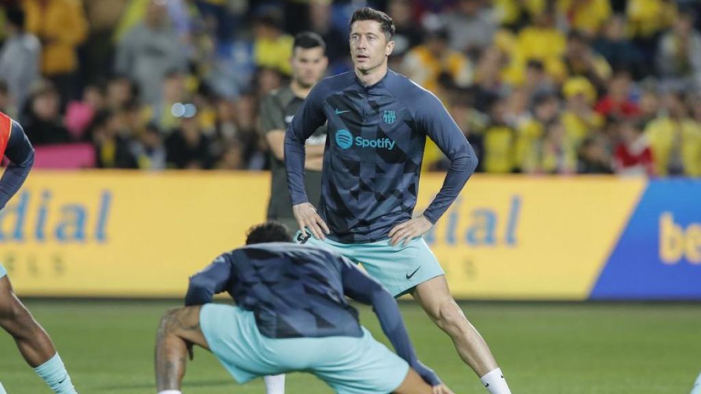 Los jugadores del Barça calientan antes del partido de Las Palmas