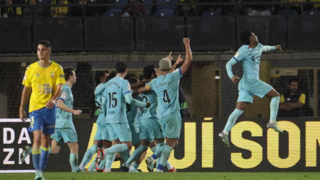 Los futbolistas del Barça celebran su victoria en Las Palmas