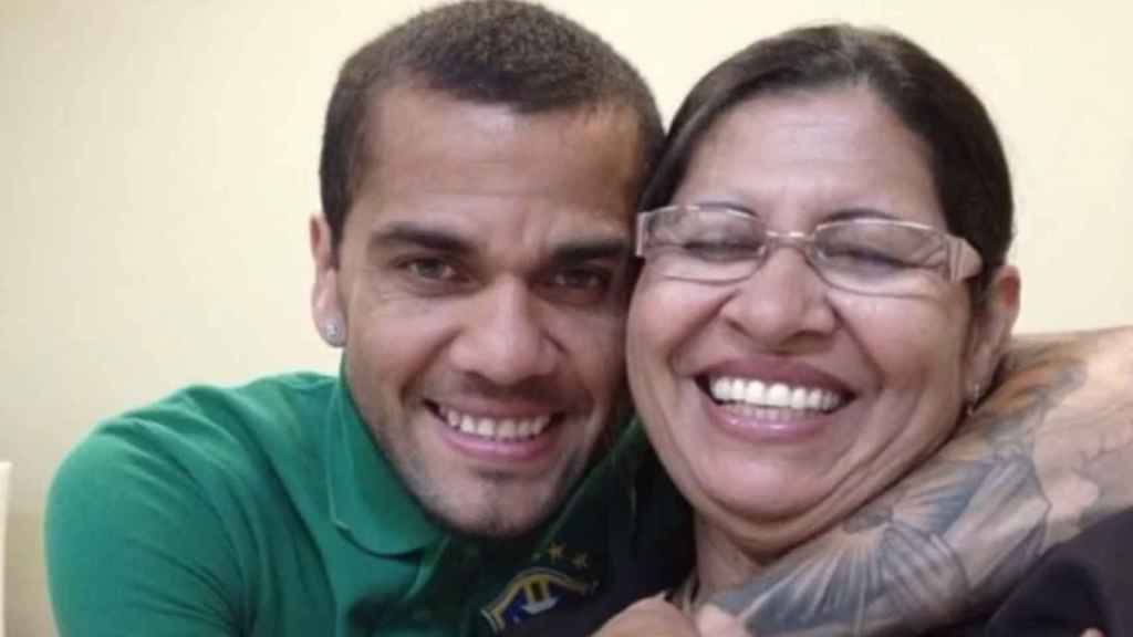 Dani Alves con su madre