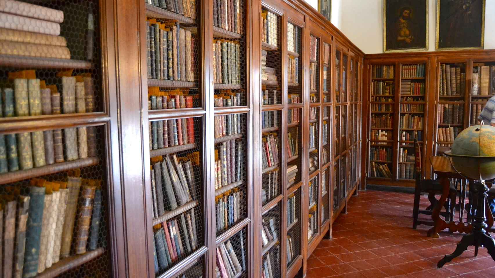 Biblioteca de Eduard Toda - interior castillo Escornalbou