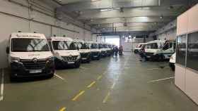 Ambulancias de Transalud estacionadas en la nave de Zaragoza durante el paro de esta mañana
