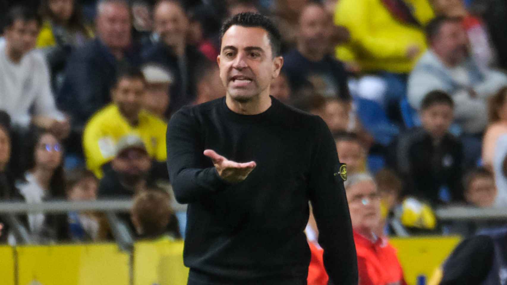 Xavi Hernández protesta en el partido del Barça contra Las Palmas