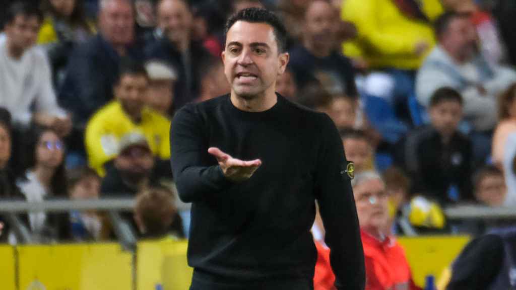 Xavi Hernández protesta en el partido del Barça contra Las Palmas