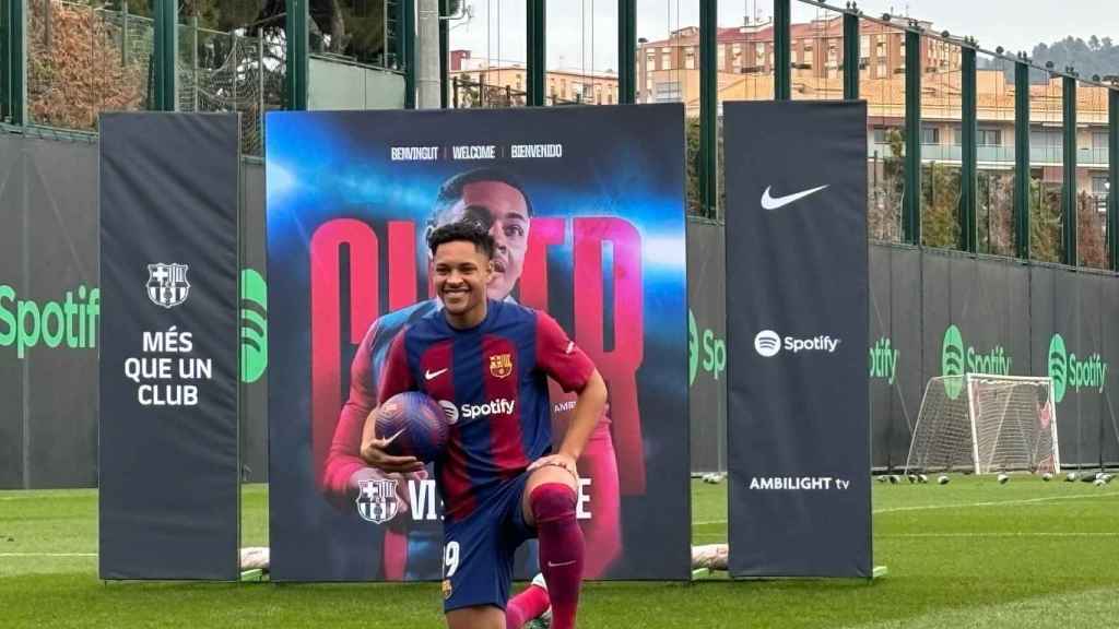 Vitor Roque, en su presentación con el Barça