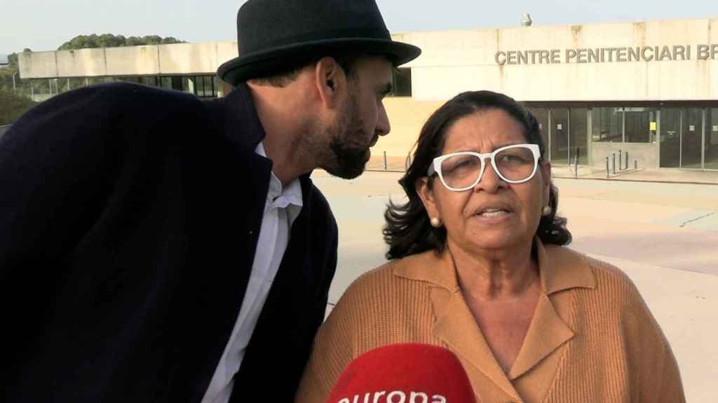 La madre de Dani Alves, Lucía Alves, durante una visita a Brians 2