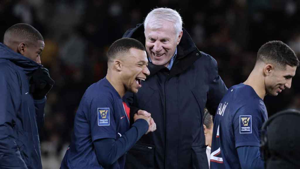 Kylian Mbappé celebra la victoria en la Supercopa de Francia