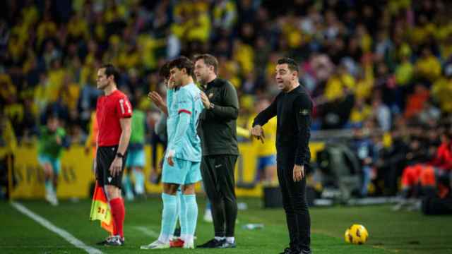 Xavi Hernández dirige al Barça en Las Palmas mientras Joao Félix espera a entrar desde la banda