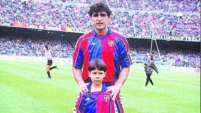 Miquel Ángel Nadal posa con Rafa Nadal en el Camp Nou
