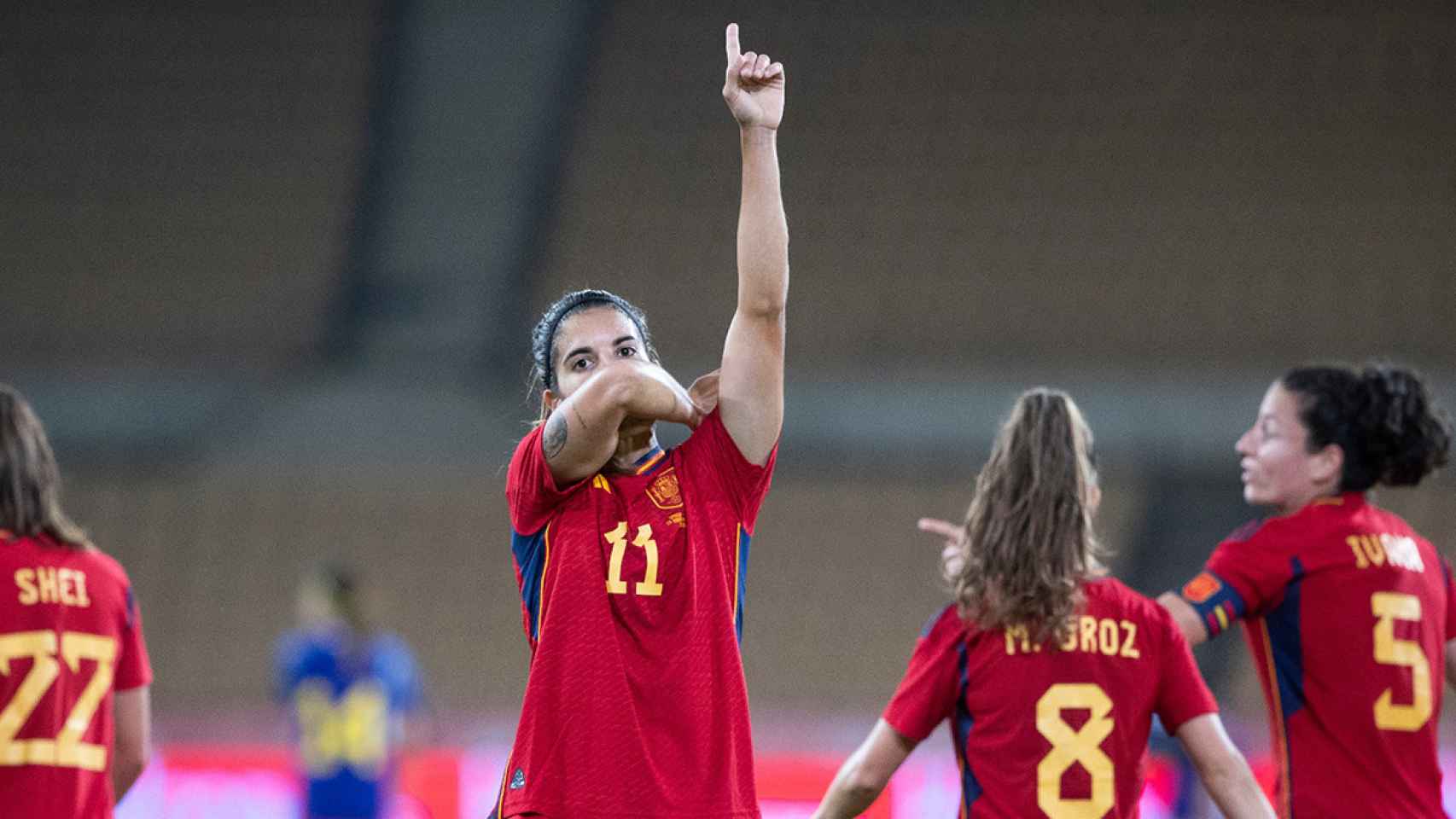 Alba Redondo, celebrando un gol con la selección española