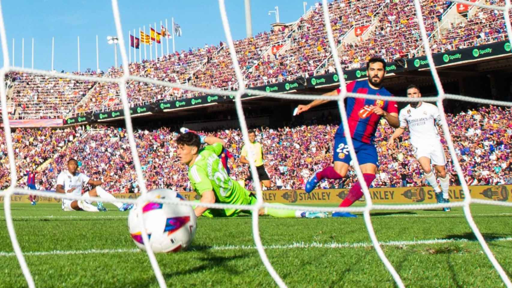 Gundogan marca un gol contra el Real Madrid en Montjuïc