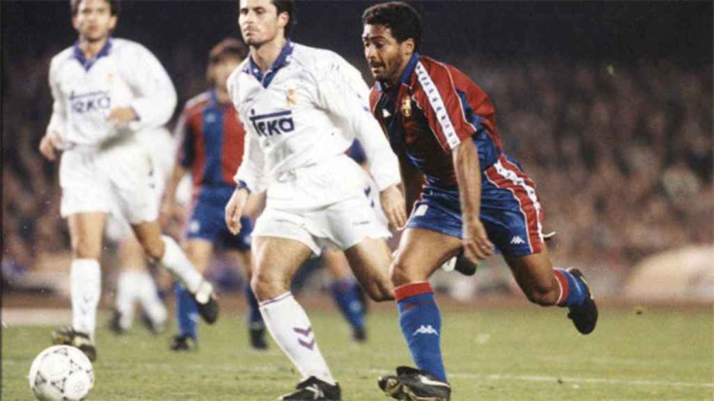 Romario supera a Alkorta, del Real Madrid, en su gol más celebrado con el Barça