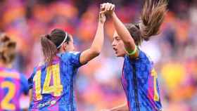 Alexia Putellas y Aitana Bonmatí, celebrando un gol con el Barça Femenino