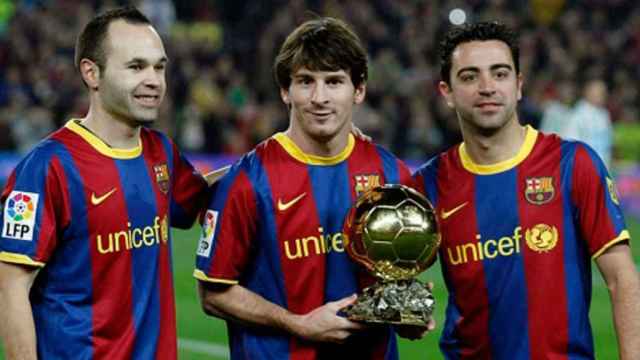 Iniesta, Messi y Xavi, finalistas del Balón de Oro de 2010 que ganó el delantero argentino
