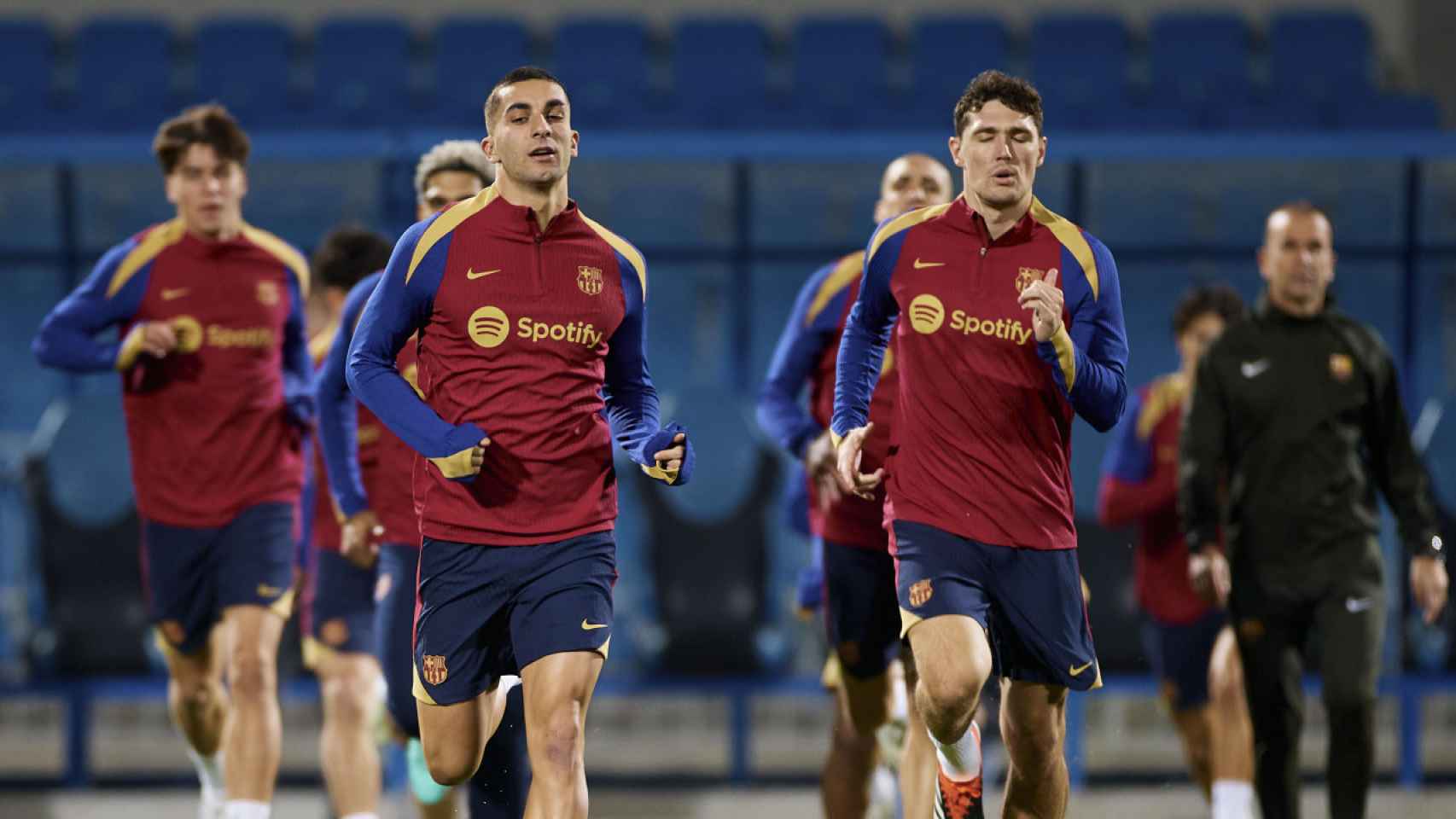 Ferran Torres y Christensen, en el entrenamiento del Barça antes de la Supercopa