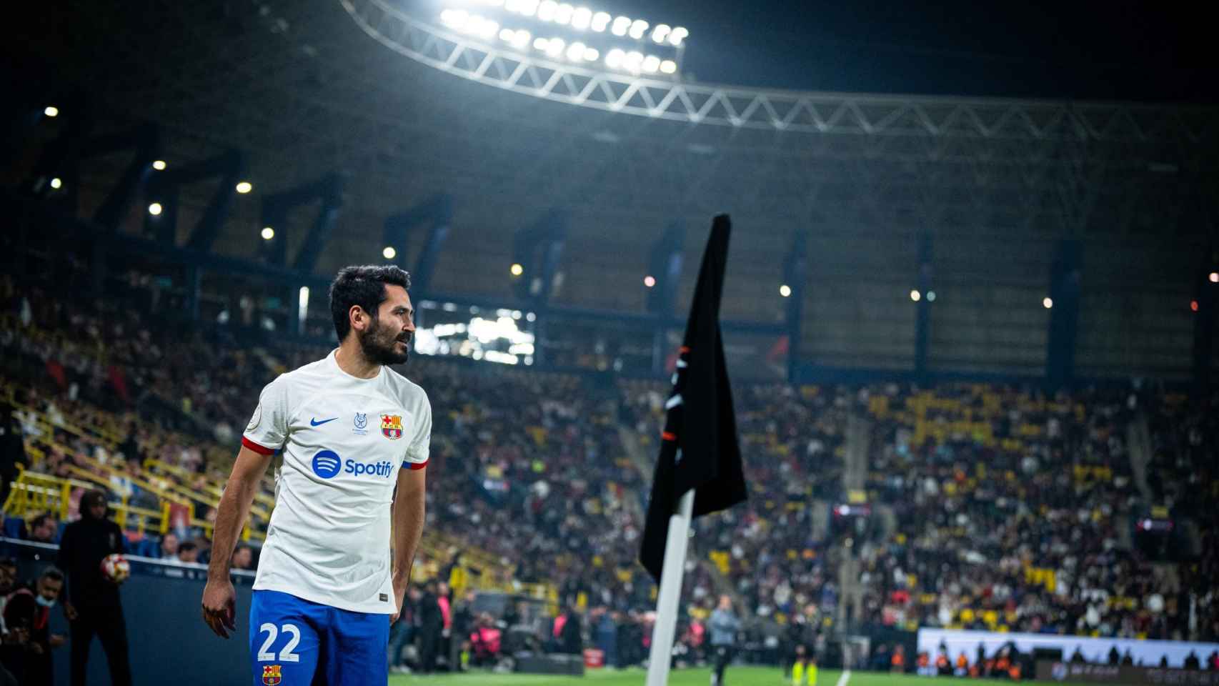 Ilkay Gundogan saca un córner contra el Osasuna en las semifinales de la Supercopa